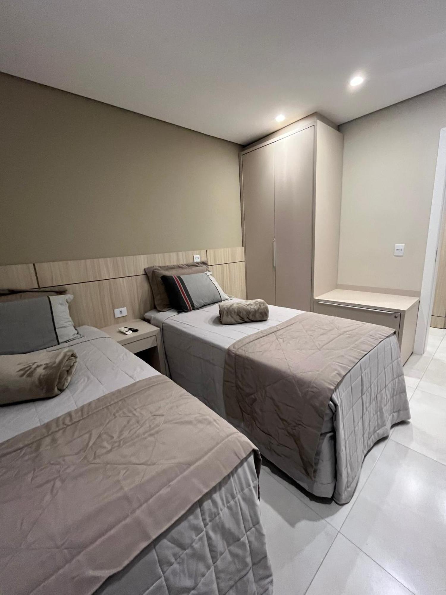 Apto 12 - Familia Prox Paraguai Apartment *